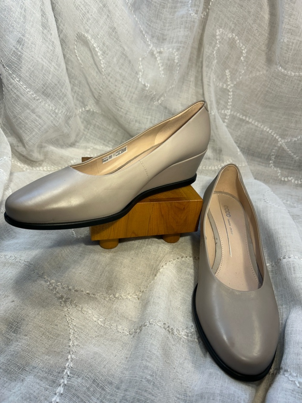 NWOT Ecco wedge leather classic elegant shoes stamped 8-8.5 - Picture 16 of 16